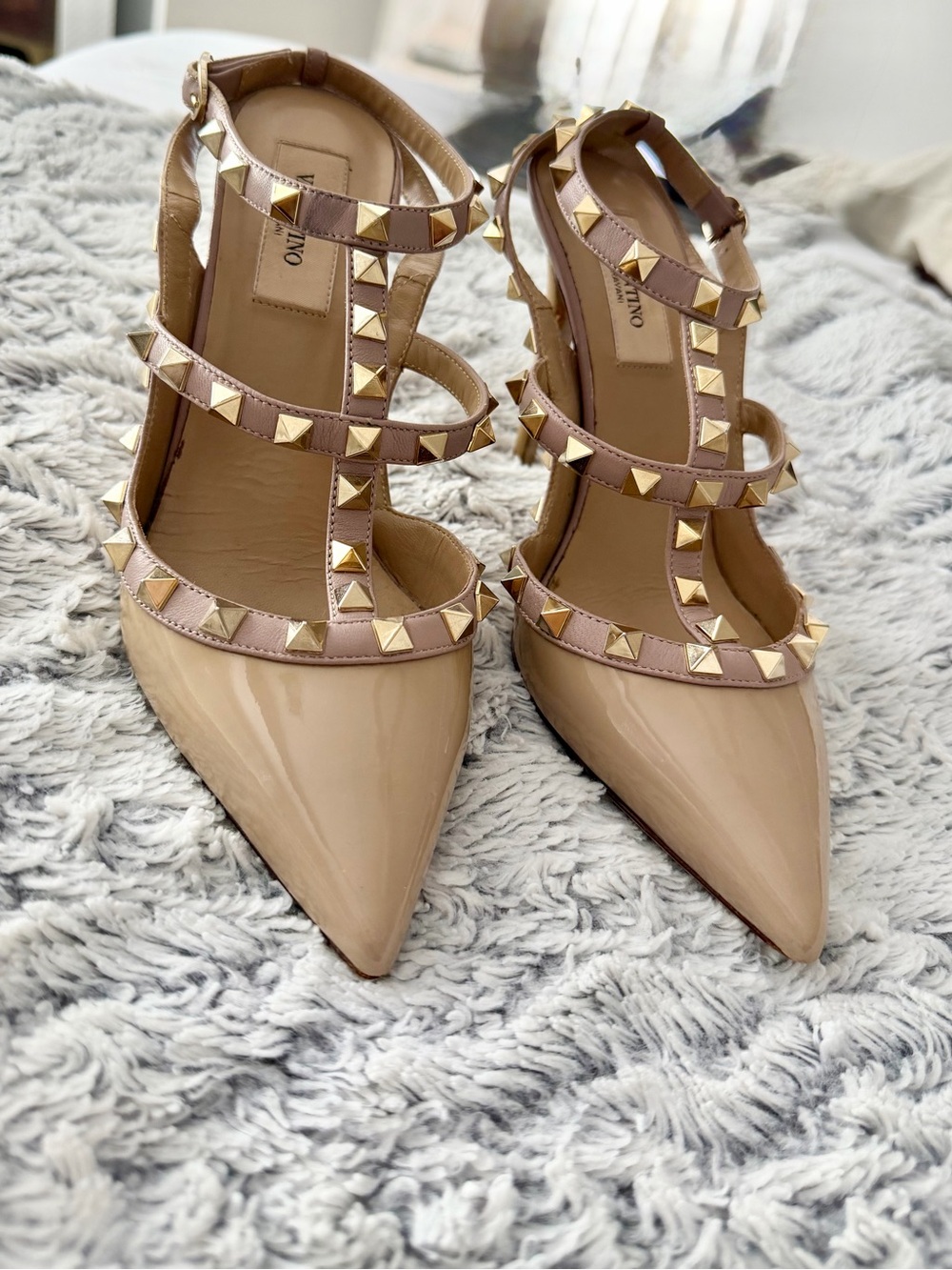 Valentino Nude Patent Rockstud T-Strap Pointed Pumps - Picture 3 of 6